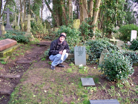 Highgate Cemetery 12-14-2009 7-28-00 AM