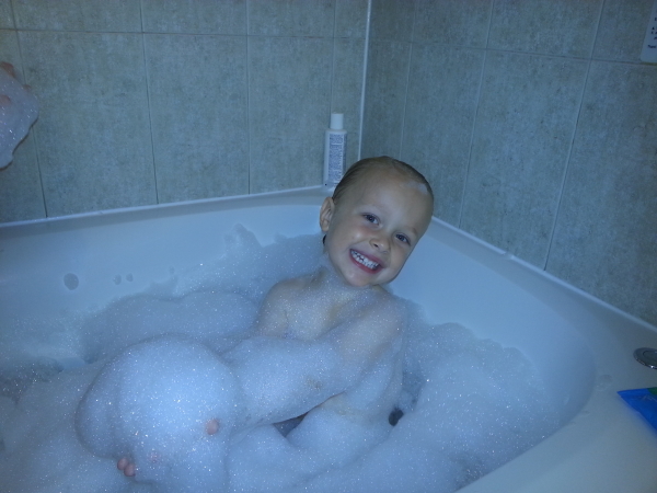 Toren enjoying his bubble bath
