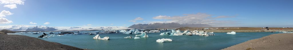 a panoramic view of Jokulsarlon Lagoon